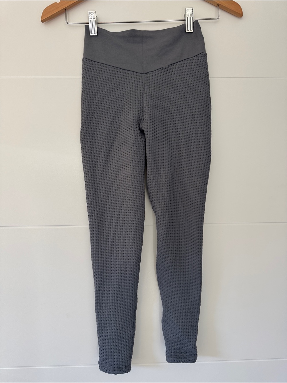 Tahira by Kb High-Waist Textured Leggings — Gray